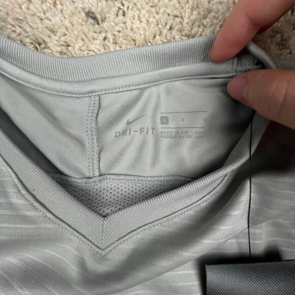 Nike Short Sleeve Shirt Womens Large Gray NWT V Neck Athletic Polyester - Picture 7 of 8